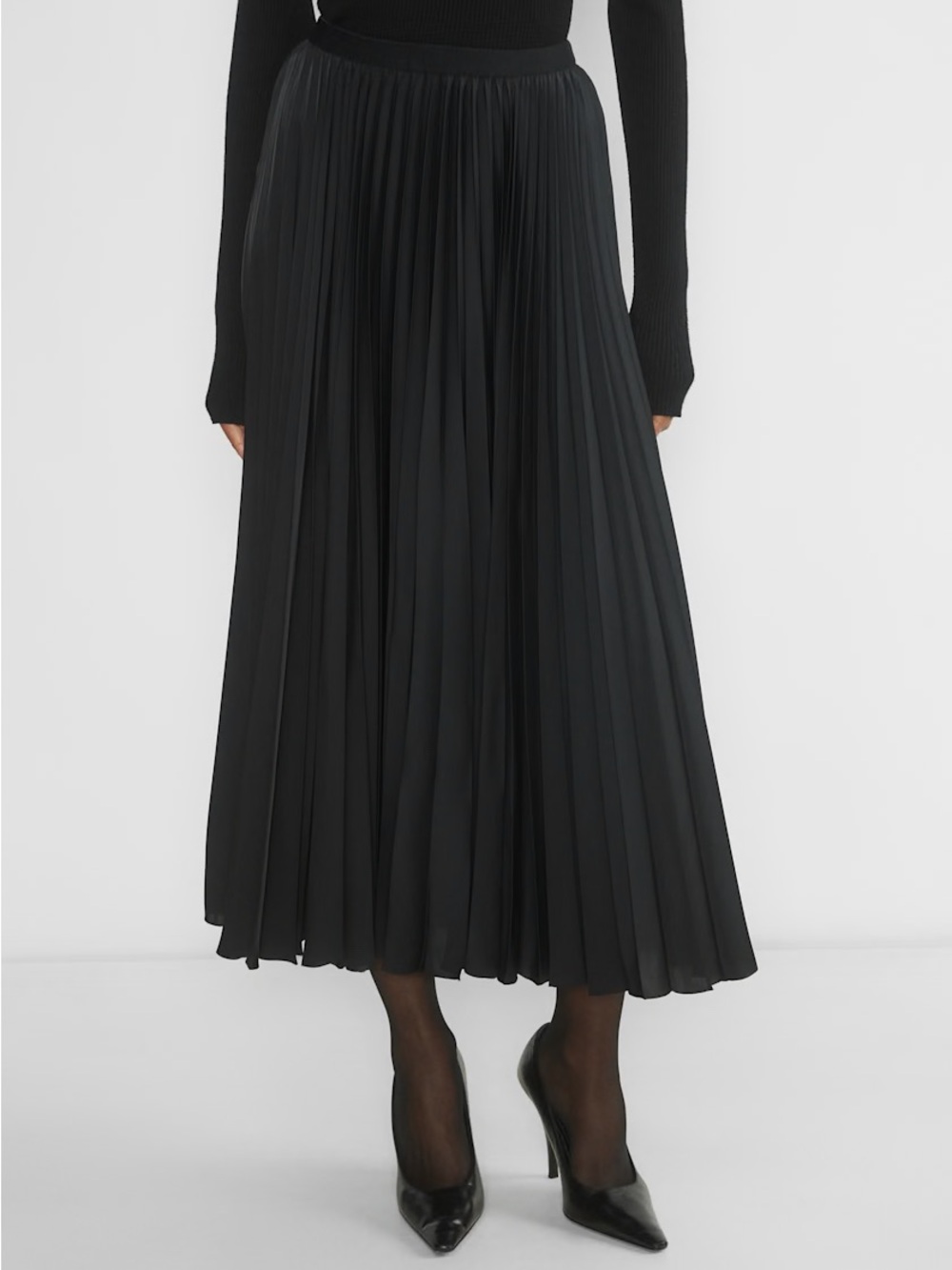 NWT Aritzia Babaton Satin Pleated Maxi Skirt